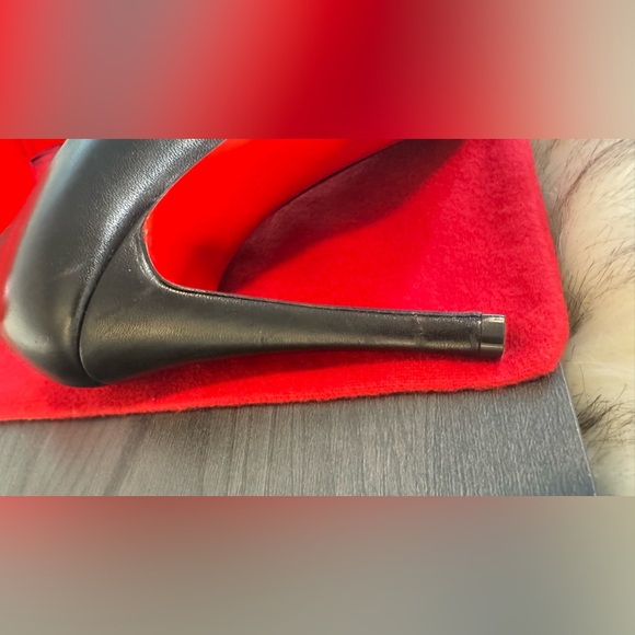 CHRISTIAN LOUBOUTIN
Black Patent Leather Pump ๐ ๐ฅ
NWT | EU 38.5 - Picture 13 of 15